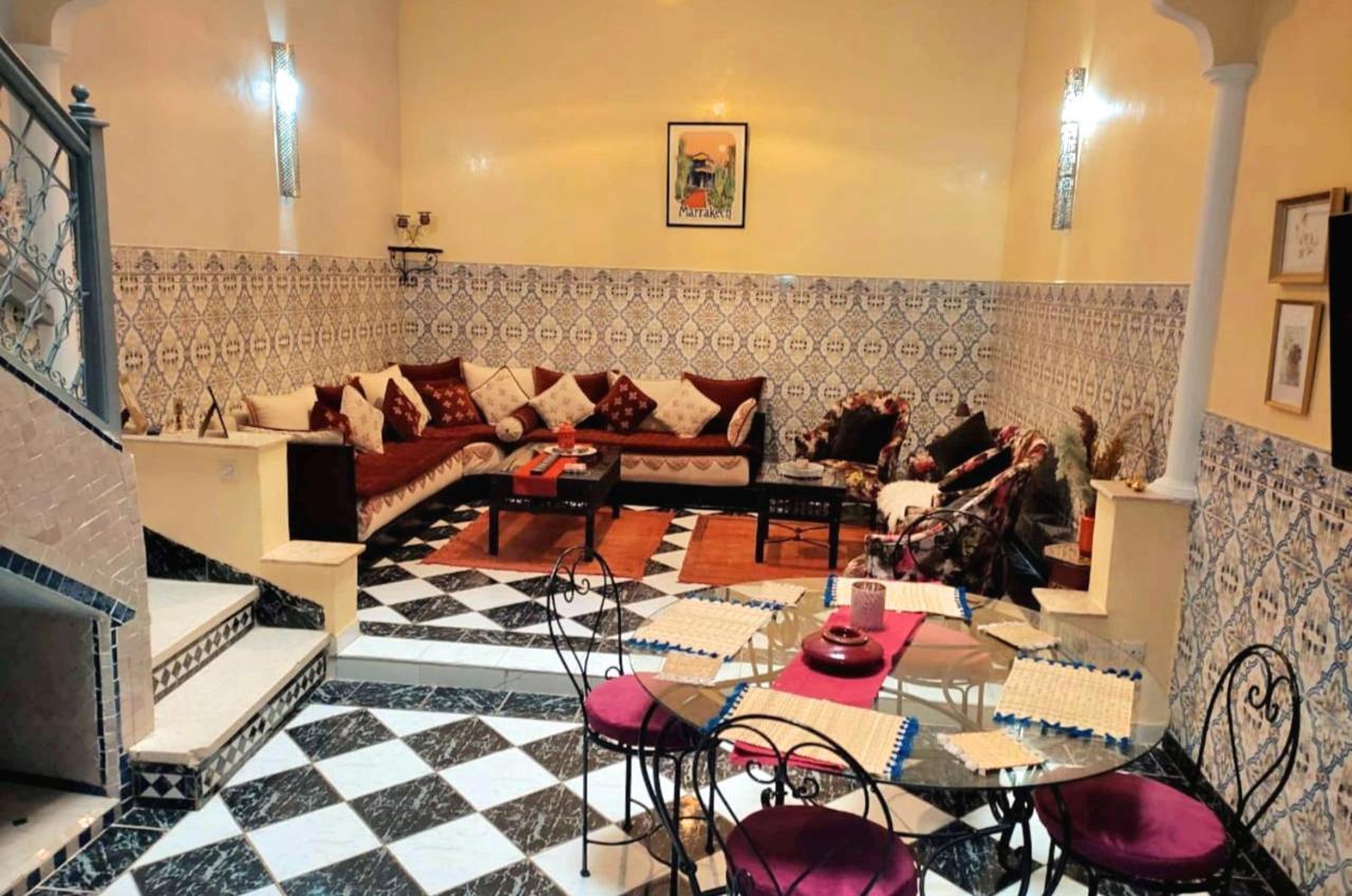 Tres Beau Riad A Marrakech Avec Piscines Marrakesch Exterior foto